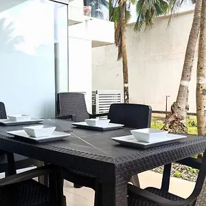 En Edificio Sea View, Islas Apartamento